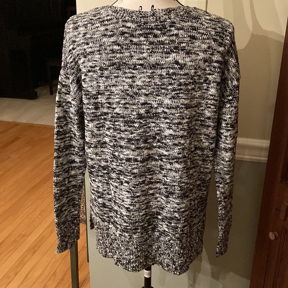 American Eagle black/white silver thread v-neck sweater - Picture 3 of 7